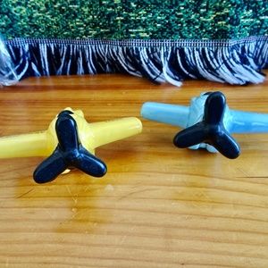 🧨. Airplane Salt & Pepper Shakers